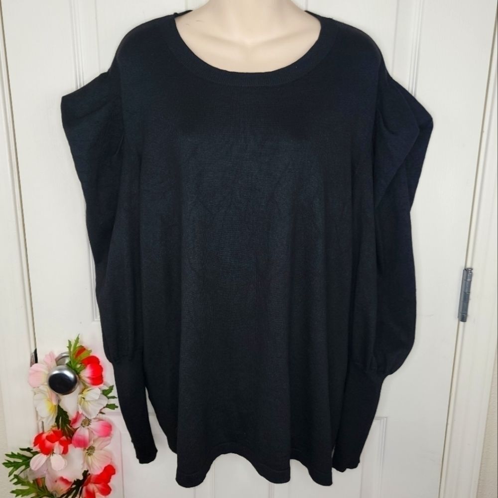 Eloquii Women's Plus Size black pleated sleeve sweater 26/28